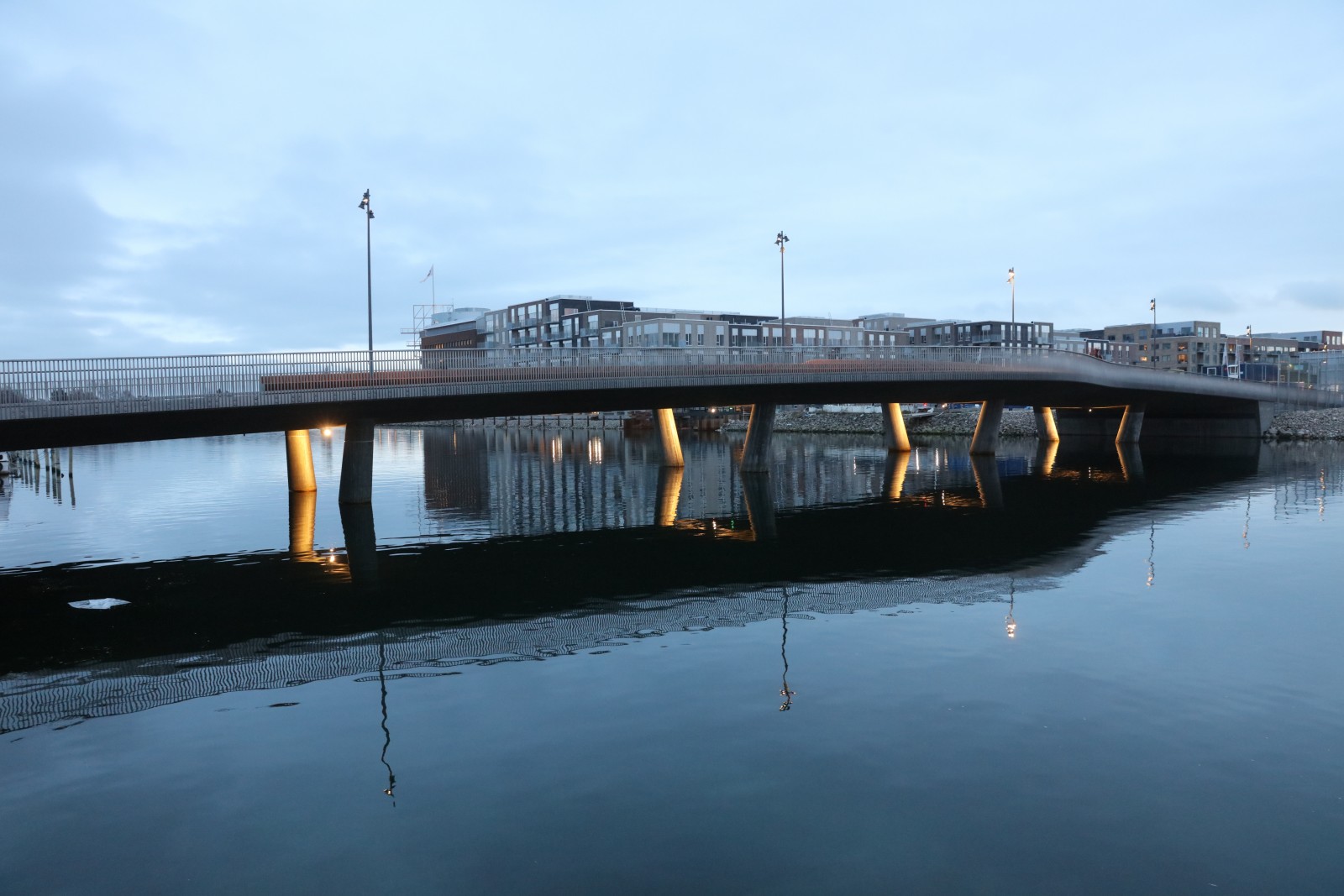 <h1>Sikkerhedsbelysning på Alfred Nobels Bro</h1><h4>Belysning uden lysspild</h4><a href='/referencer/alfred-nobels-bro-i-kbenhavn'>Læs mere <i class='icon-arrow-right'></i></a>